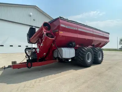 Unverferth 2020, 2000 Bushel Grain Cart, 24" Vertical Auger, 1050/50X32 Tires, tandem axle, 520 Scal...