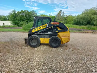 New Holland L328 Skid Steer Enclosed Cab Mechanical Cab LCD Display 2 Speed Mechanical Controls Hydr...