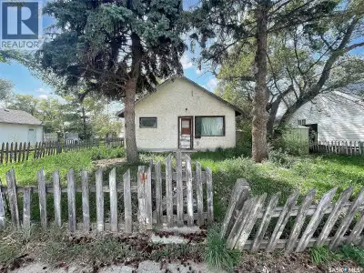 Introducing 34 14th Ave SE, now available for those seeking a serene retreat in a charming south sid...