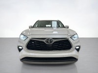 Go ahead and explore more with our used 2020 Toyota Highlander Limited AWD that's a versatile ride w... (image 7)
