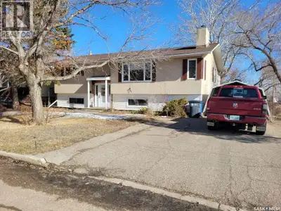 This upgraded home is located in the Town of Assiniboia, conveniently close to the hospital and scho...