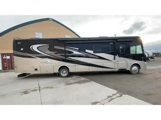 2014 Winnebago Adventurer 38Q in RVs & Motorhomes in Kamloops - Image 8