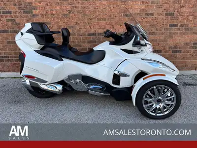 ONE Owner like NEW 2014 Can-Am Spyder RT Limited with ONLY 16,000 KM, riders backrest, passenger arm...