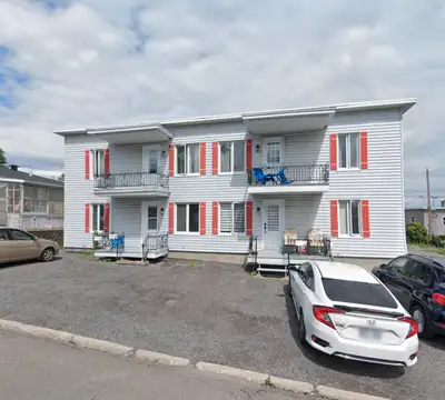 Beau grand 4 1/2, 2e étage Montmrency Beauport Juillet