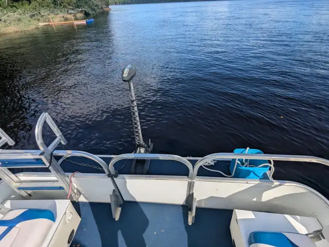 PONTON 22 pieds in Powerboats & Motorboats in Shawinigan - Image 8