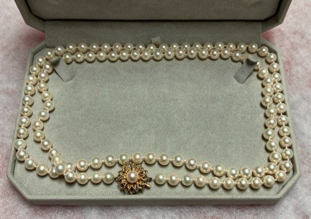Vintage Birks Pearl Necklace - With Appraisal Paperwork in Other in Oakville / Halton Region - Image 2