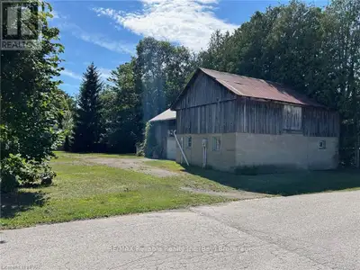 UNIQUE BUILDING LOT WITH COOL BARN IN BAYFIELD!! What a find this is.....build your home or cottage...