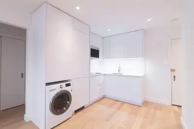fully renovated 1-bed unit for rent, July 1, Snowdon - ID 3877