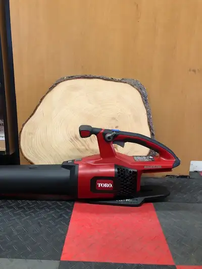 Toro 60V MAX* Brushless (51822) Leaf Blower The Toro 60-Volt Max* Brushless Leaf Blower is a windsto...