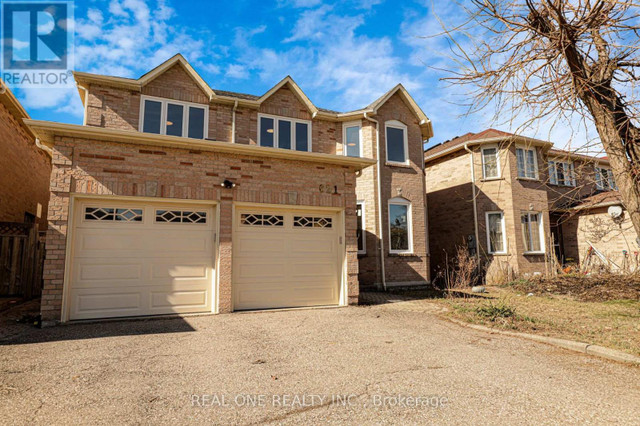 621 WINTERTON WAY Mississauga, Ontario in Houses for Sale in Mississauga / Peel Region - Image 2
