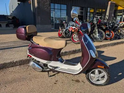 Price does not include $299 dealer fee and taxes Like new 2006 Vespa LX 150 with only 1,216 kms. Inc...