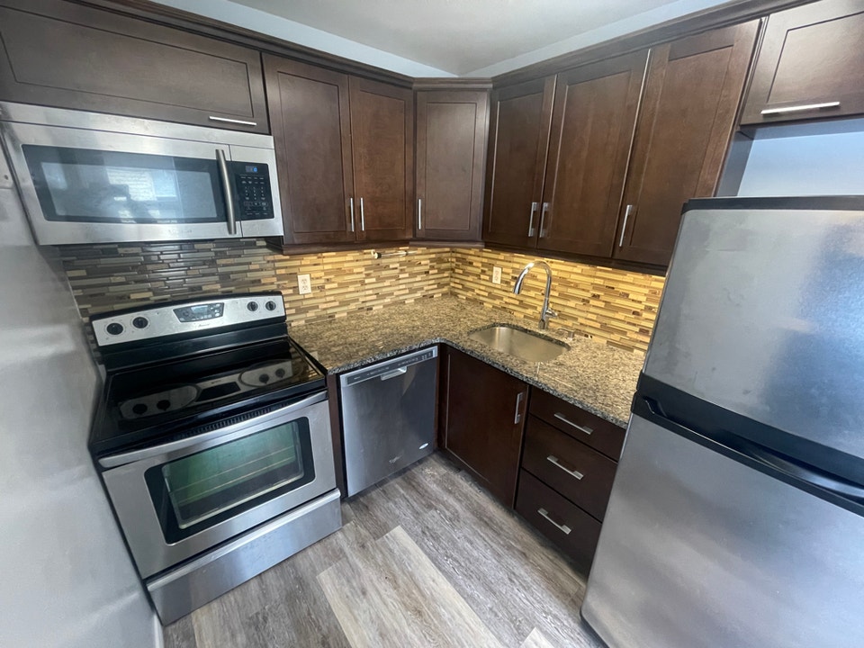 Talbot & Central 2 Bedroom Upper Renovated Insuite Laundry Long Term