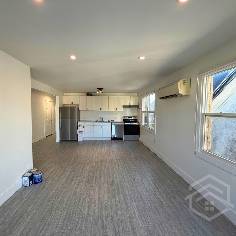3-Bedroom Apartment in Courtland!! 4