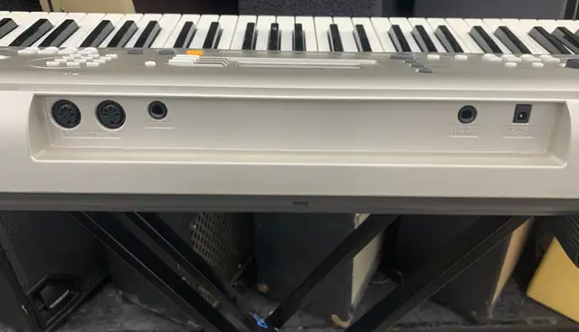Yamaha PSR-E313 Electric Keyboard in Pianos & Keyboards in City of Toronto - Image 6