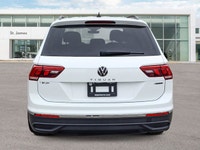 * 4MOTION ALL-WHEEL DRIVE * DRIVING MODES: ECO, COMFORT/CUSTOM, OFF-ROAD, AND SNOW * PANORAMIC MOONR... (image 3)
