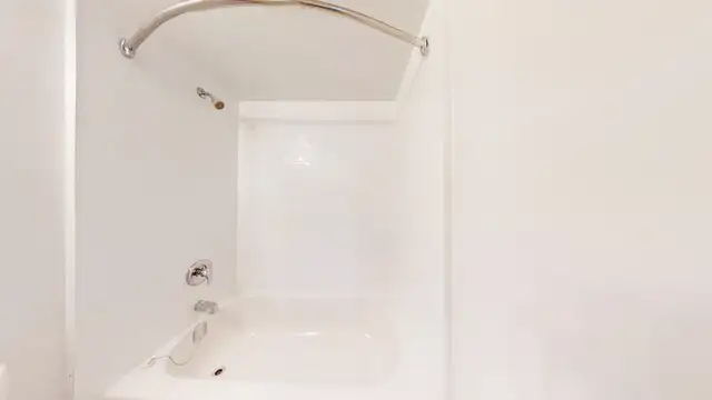 4001 Steeles Ave W. -  2 Bedroom Large - One month free Apartmen in Long Term Rentals in Markham / York Region - Image 15