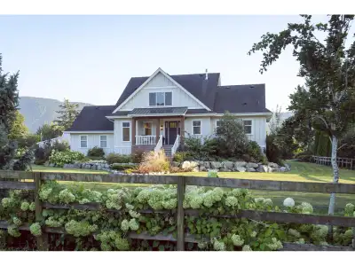 Welcome to paradise. This custom home, owner built 2018, sits on a beautifully landscaped 1.17-acre...