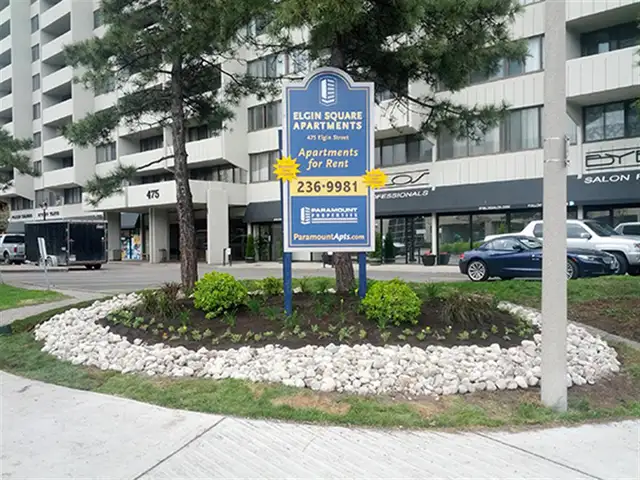 Stylish 1 Bedroom - Steps from the Canal - Pool, Gym & Rooftop