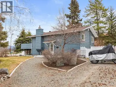 PERFECT STARTER FAMILY HOME! Welcome to 40 Oak Street, a turn-key 3 bedroom, 2 bathroom home offerin...