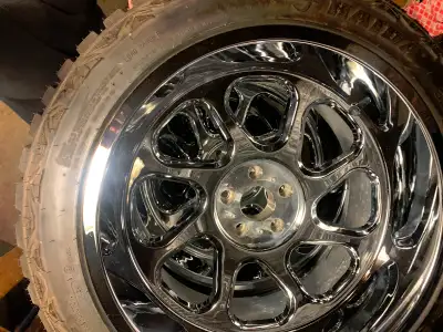 JEEP 22in TUFF Chrome rims 5 rims (incl spare rim) with almost new tires No damage on Rim or tire Lo...