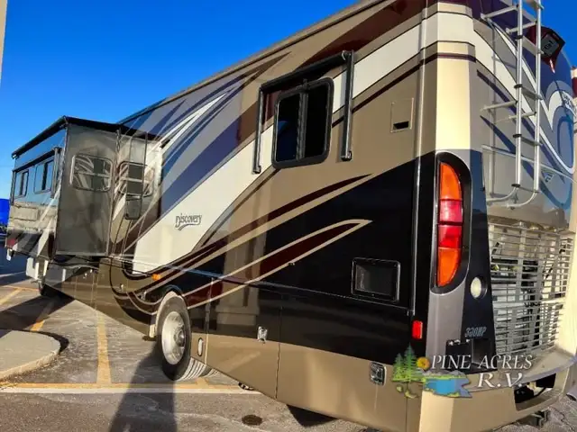 2013 Fleetwood RV Discovery 40X Diesel 057,684 Miles in RVs & Motorhomes in Moncton - Image 8