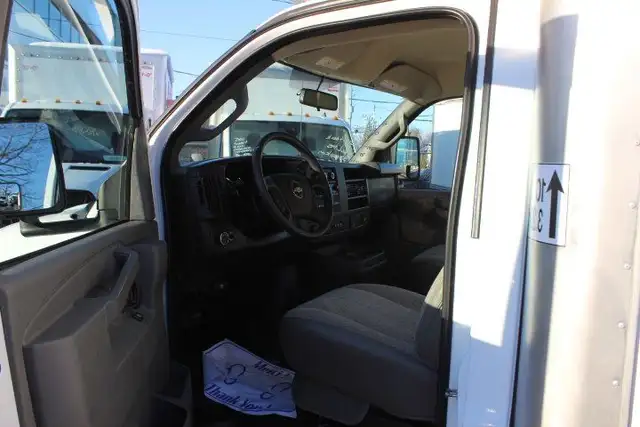 2024 Chevrolet Express 3500 CUBE 14 PIEDS + DECK 6.6 L / 39.000  in Cars & Trucks in Laval / North Shore - Image 13
