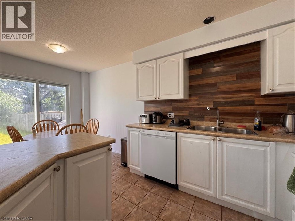 772 ZERMATT Drive Waterloo, Ontario 5