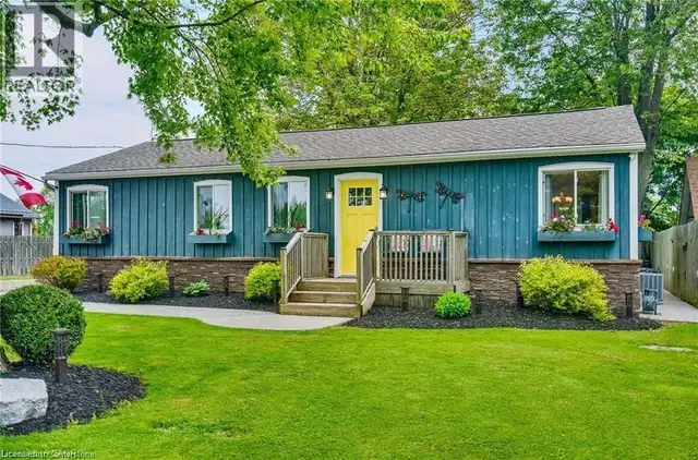 8 BEACH Road Lowbanks, Ontario in Houses for Sale in St. Catharines - Image 2