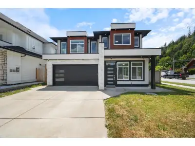 Welcome to your peaceful escape in the heart of Harrison Hot Springs!! This beautifully designed 3-b...