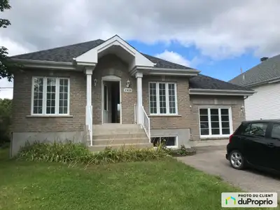 Bungalow détaché à vendre - Cette propriété de 2 logements a été transformée en unifamiliale de 2 ét...