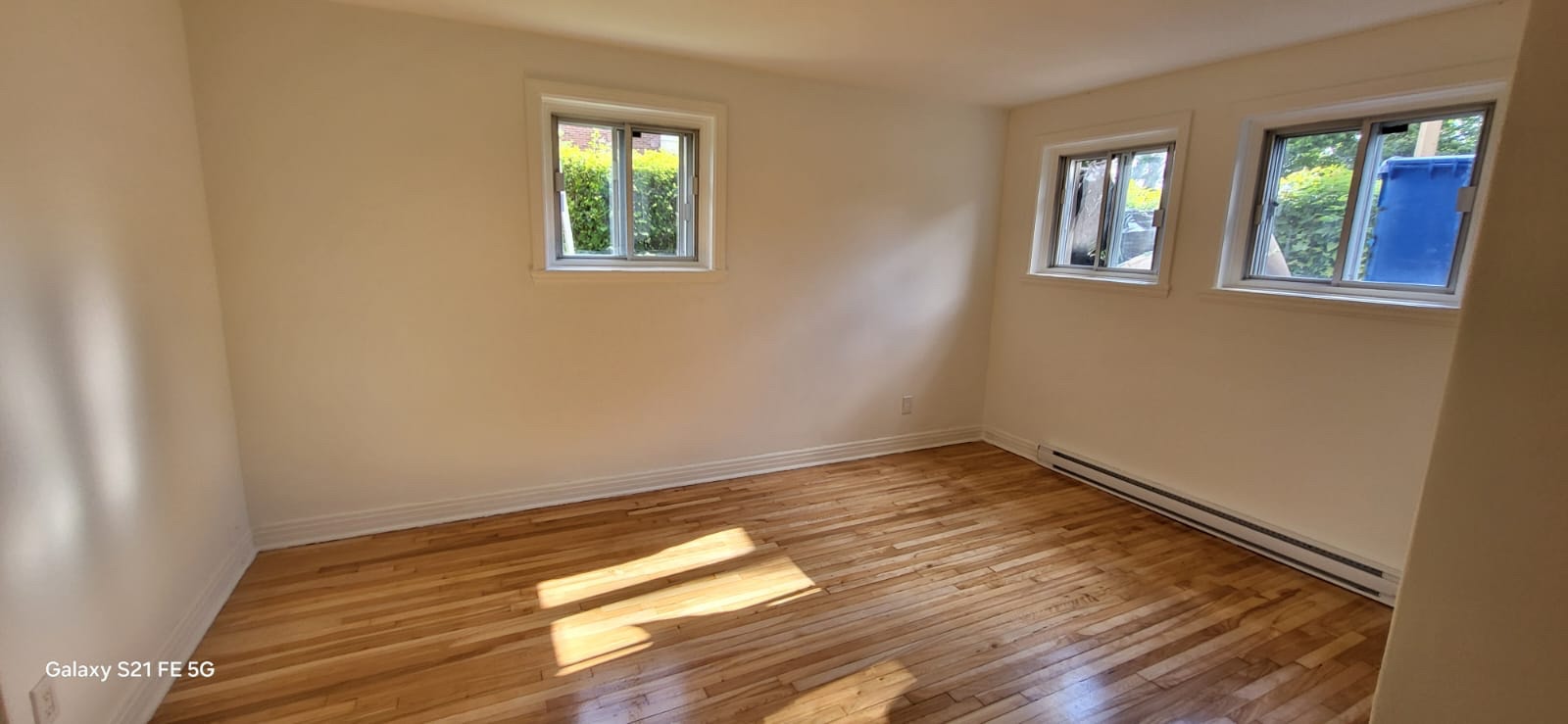 Fully Renovated 2-Bedroom Apartment Facing Beurling Park!  Metro — photo 3