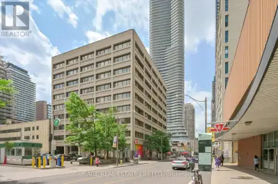 Bright, spacious 2-bed plus sunroom corner suite in the heart of downtown! Featuring 9-ft ceilings,...