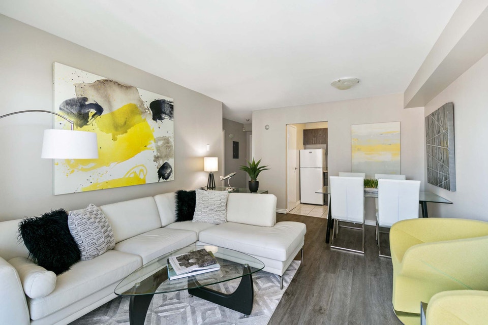 Spacious & Bright One Bedroom Apartment on Riverside 4