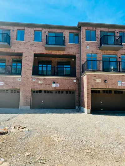 4 BEDROOMS TOWNHOUSE (NEW SUBDIVISION) CLOSE TO ALL AMENITIES