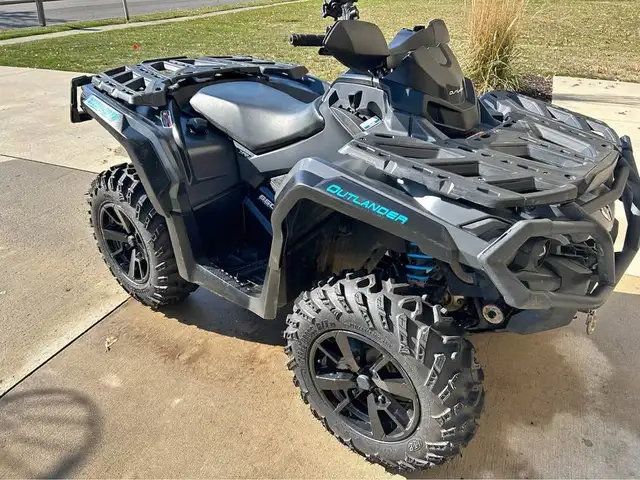 2020 CAN-AM OUTLANDER 650 XT-BLACK! in ATVs in Sudbury - Image 2