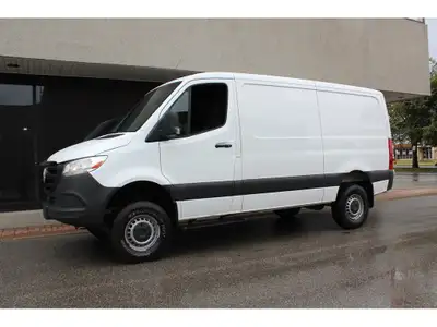 A.W.D - ALL WHEEL DRIVE!!! RARE SPRINTER 2500 LOW ROOF WITH A.W.D !!! HIGH OUTPUT ECONOMICAL AND POW...