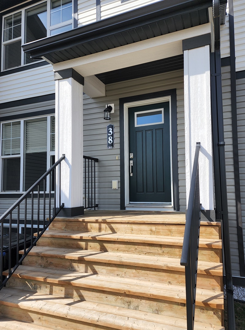 3 Bed, 2.5 bath PetFriendly Townhouse in Blackfalds Long