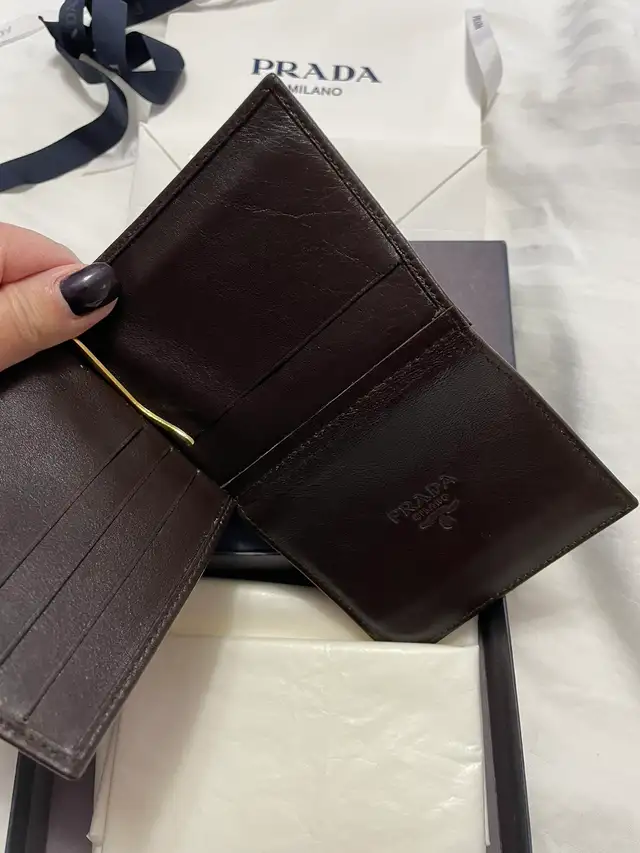 Prada wallet authentic in Women's - Bags & Wallets in Markham / York Region - Image 5