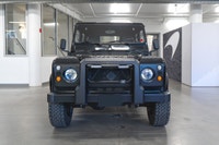 Découvrez le summum de lartisanat britannique avec ce Land Rover Defender 110 1987, restauré sur mes... (image 6)