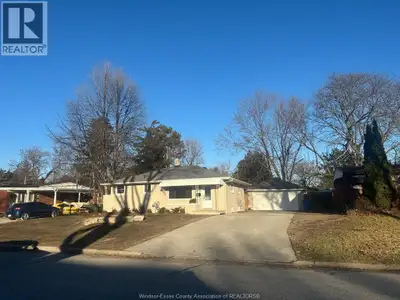 IMMEDIATE POSSESSION, FULLY RENOVATED TOP TO BOTTOM WITH DETAILED WORKMANSHIP SOUTH WINDSOR RANCH MO...