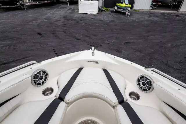 2009 Glastron GT185 in Powerboats & Motorboats in Rimouski / Bas-St-Laurent - Image 23