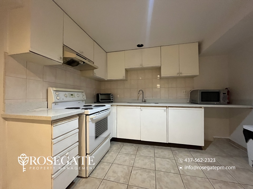 Spacious 2-Bedroom Basement Apartment in Oakville 3