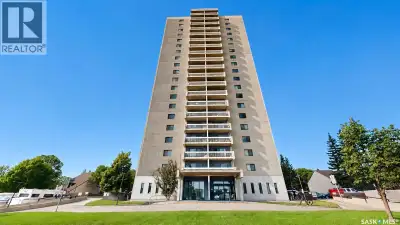 This stunning 3-bedroom Penthouse condo on the 21st floor of the prestigious Roberts Plaza with gorg...