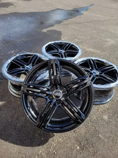 Beautiful set of Audi S4 "Peelers" wheels in gloss black finish. 19x8.5 Bolt pattern: 5x112 Offset:...