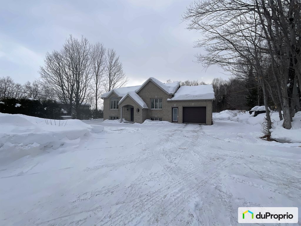 $740,000 - Bungalow for sale in Charlesbourg — photo 1