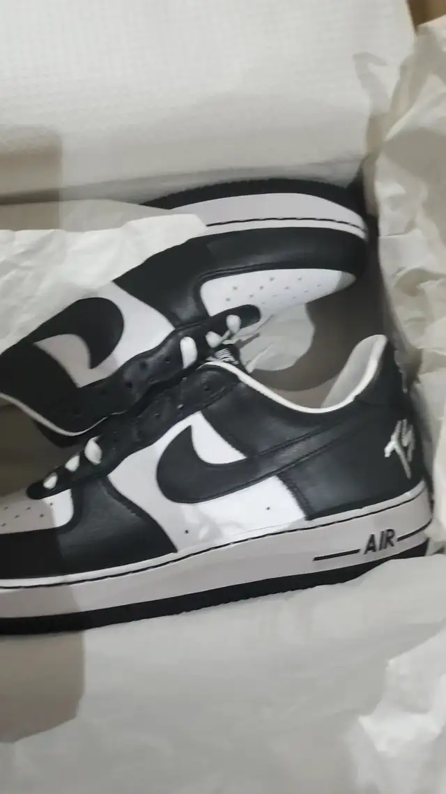 SELLING JORDAN 1, 3, Jordan 4 golf, Yeezy Foam Runners $ MORE in Men's Shoes in Mississauga / Peel Region - Image 10
