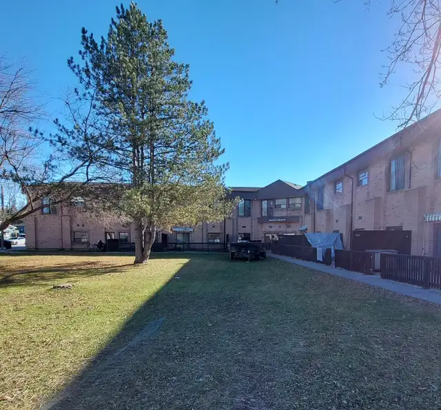 PENETANGUISHENE: Lincoln Court - 1 & 2 BDRM Suites ALL INCLUSIVE62863761682049120