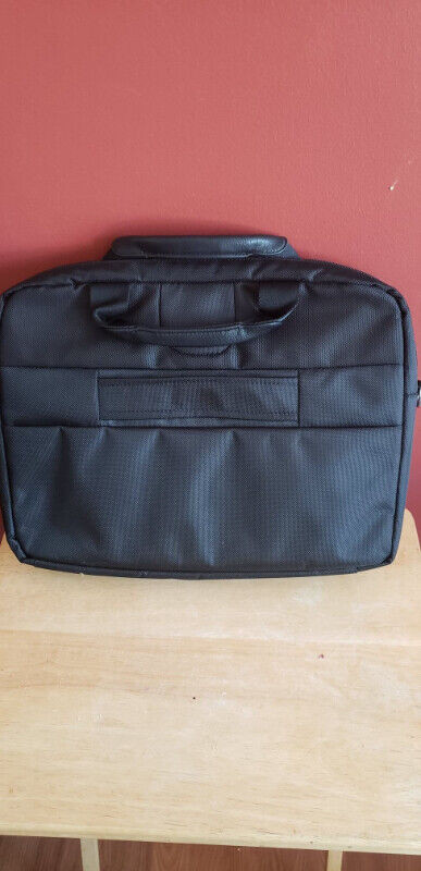 Laptop, Tablet Case/Bag, Lenovo, Italian Designed -  NAVA, 15.6" in Laptop Accessories in Pembroke - Image 2