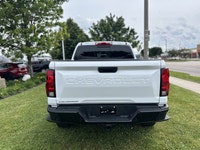 Command the road less traveled with this robust 2024 Chevrolet Colorado Crew Cab Pickup 4WD Trail Bo... (image 7)