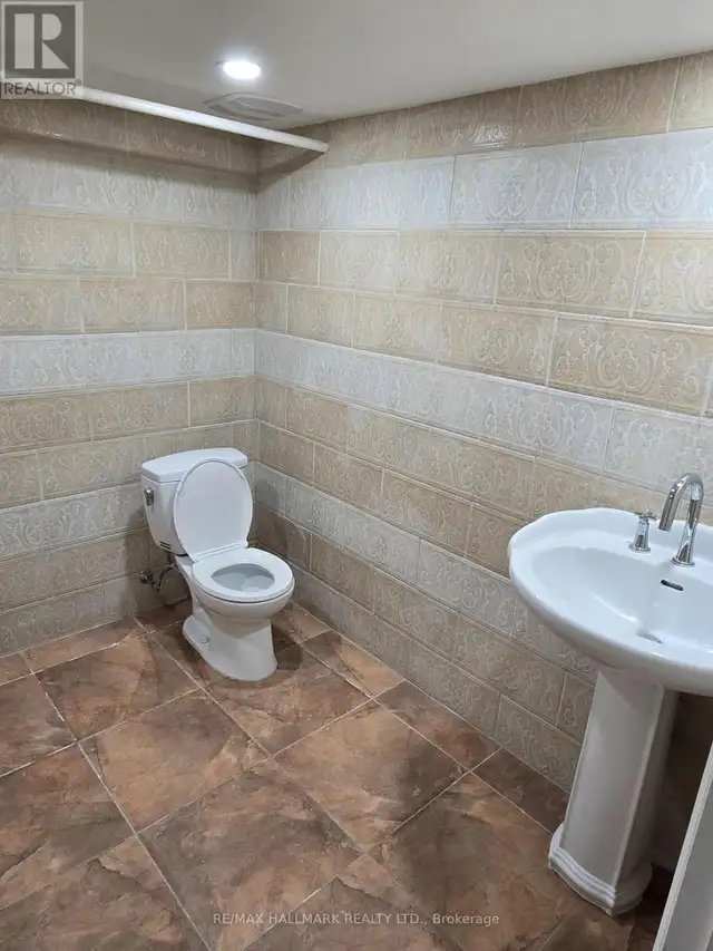MAIN - 1752 ST CLAIR AVENUE W Toronto (Weston-Pellam Park), Onta in Commercial & Office Space for Rent in City of Toronto - Image 17